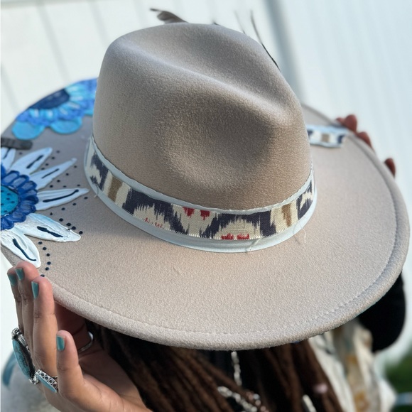 Hand painted hat - Picture 6 of 10